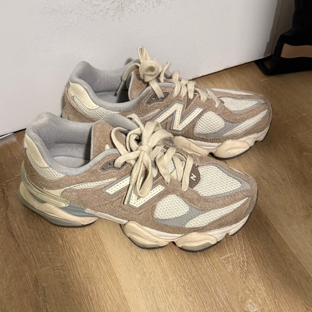 New Balance Women's Beige and Off-White Sneakers